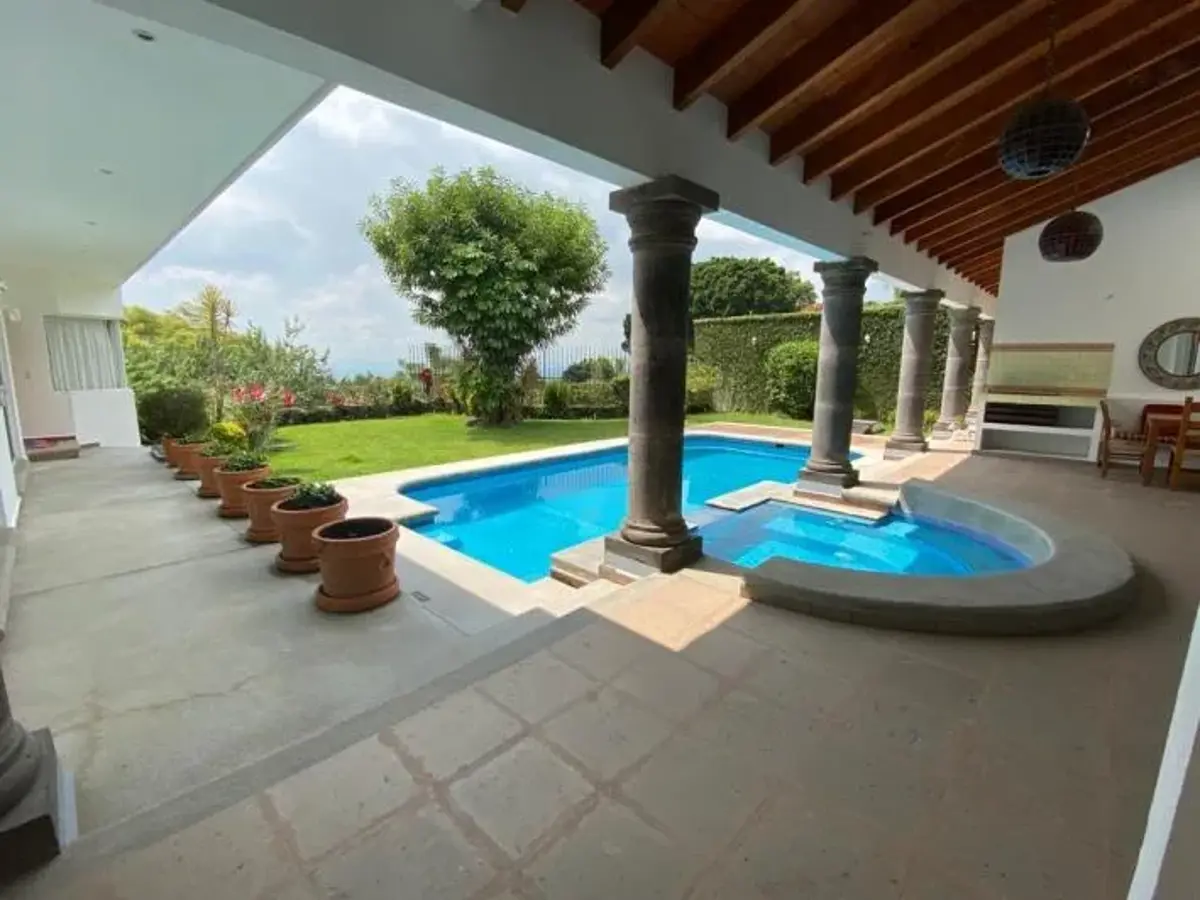 Casa en venta en Jardines de Ahuatepec, Cuernavaca — foto 1 de 12