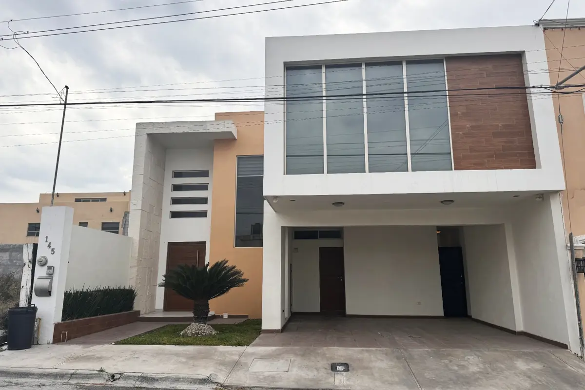 Casa en venta en Residencial los Reales, Saltillo — foto 1 de 28