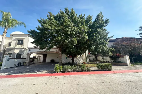 Casa en venta en Jardines de Versalles, Saltillo — foto 2 de 36