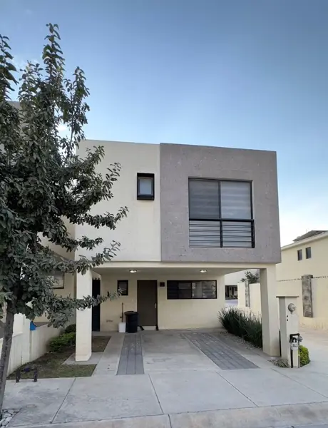 Casa en venta en Murano, García — foto 2 de 26