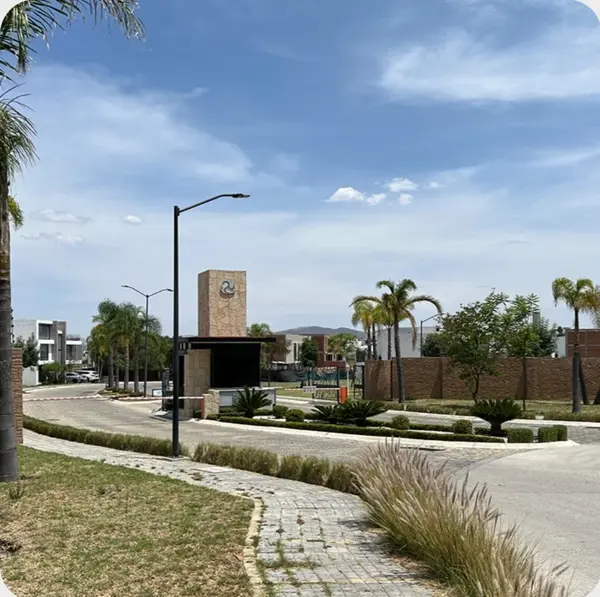 Terreno en venta en Lomas de Angelópolis, Ocoyucan — foto 2 de 3