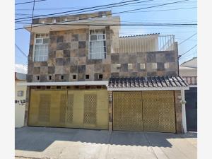 Casa en venta en Jardines del Moral, León — foto 2 de 9