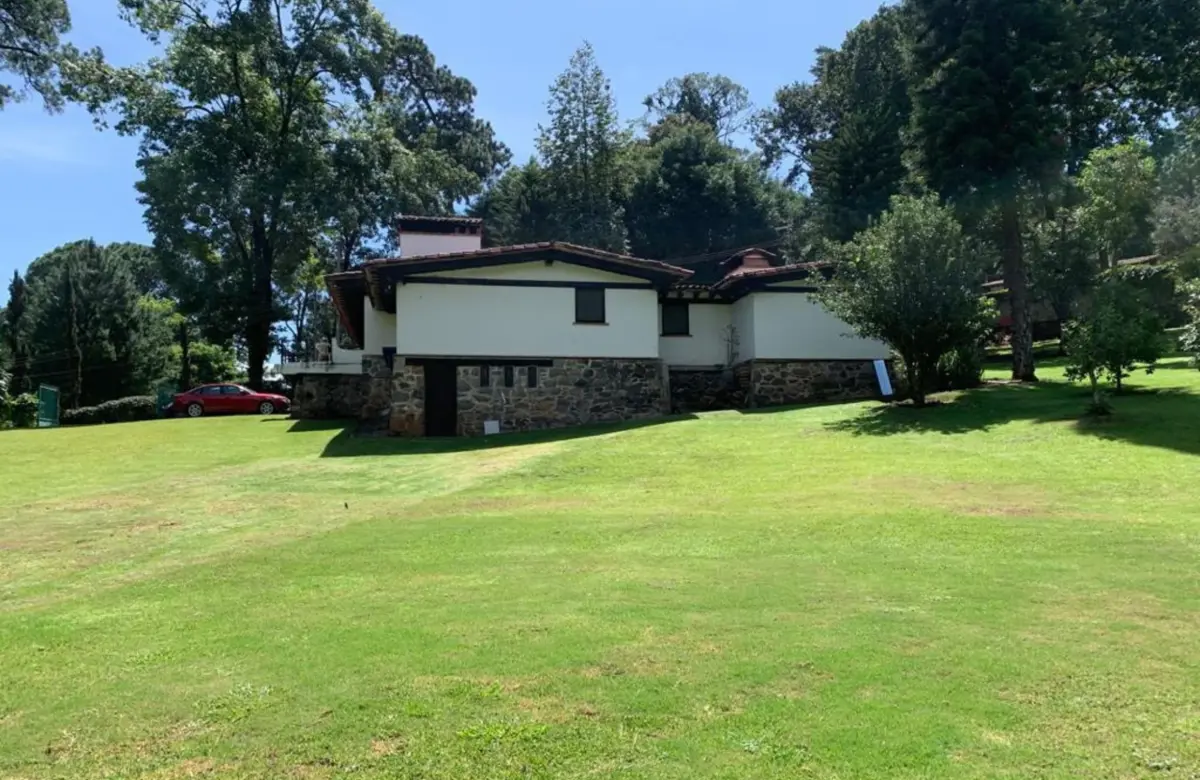 Casa en venta en Avandaro, Valle de Bravo — foto 1 de 28