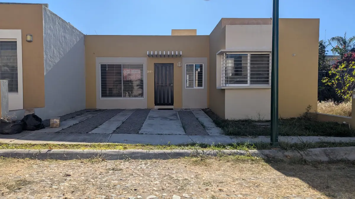 Casa en renta en Residencial Santa María, Colima — foto 1 de 13