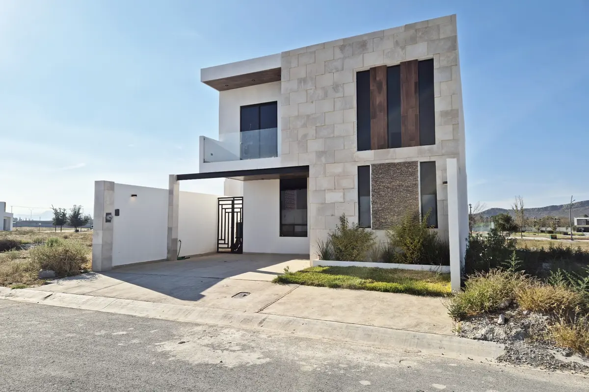 Casa en venta en Los Valdez, Saltillo — foto 1 de 19