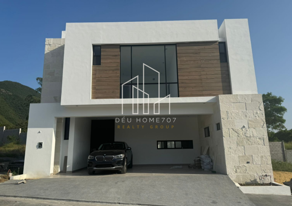 Casa en venta en Pedregal de la Montaña, Monterrey, Nuevo León Casa en venta en Pedregal de la Montaña, Monterrey, Nuevo León