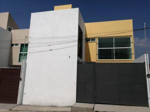 VENTA DE CASA NUEVA CON ROOF GARDEN, SEGURIDAD DE PRIVADA CON REJA VENTA DE CASA NUEVA CON ROOF GARDEN, SEGURIDAD DE PRIVADA CON REJA