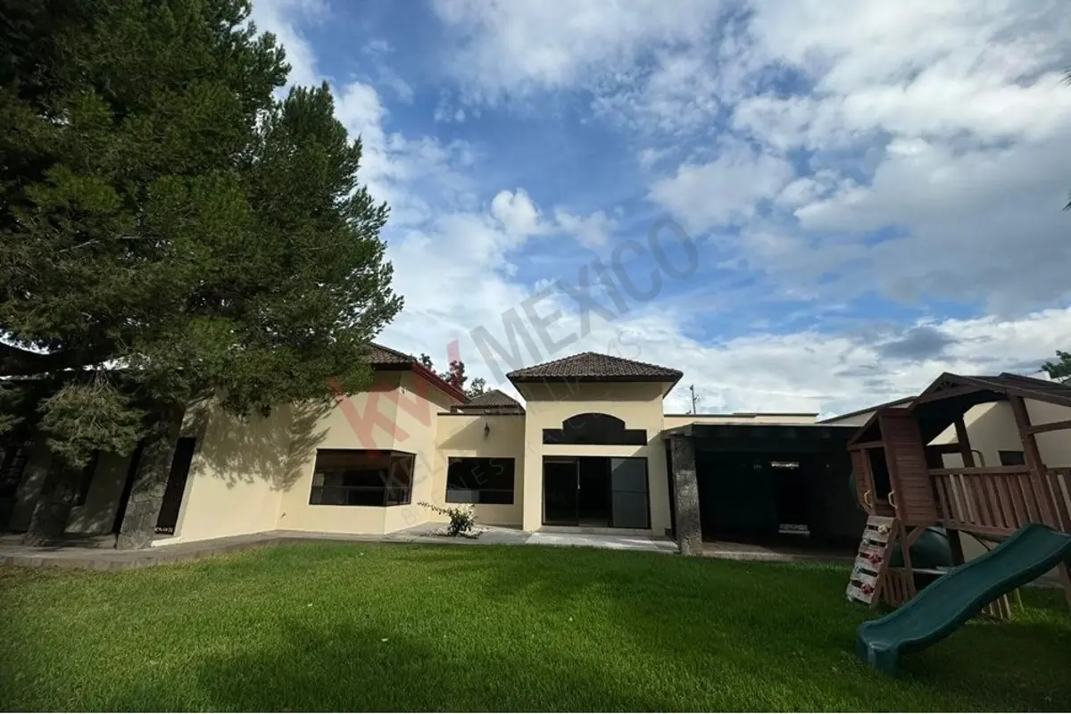 Casa en venta en Nogalar del Campestre, Saltillo — foto 1 de 32