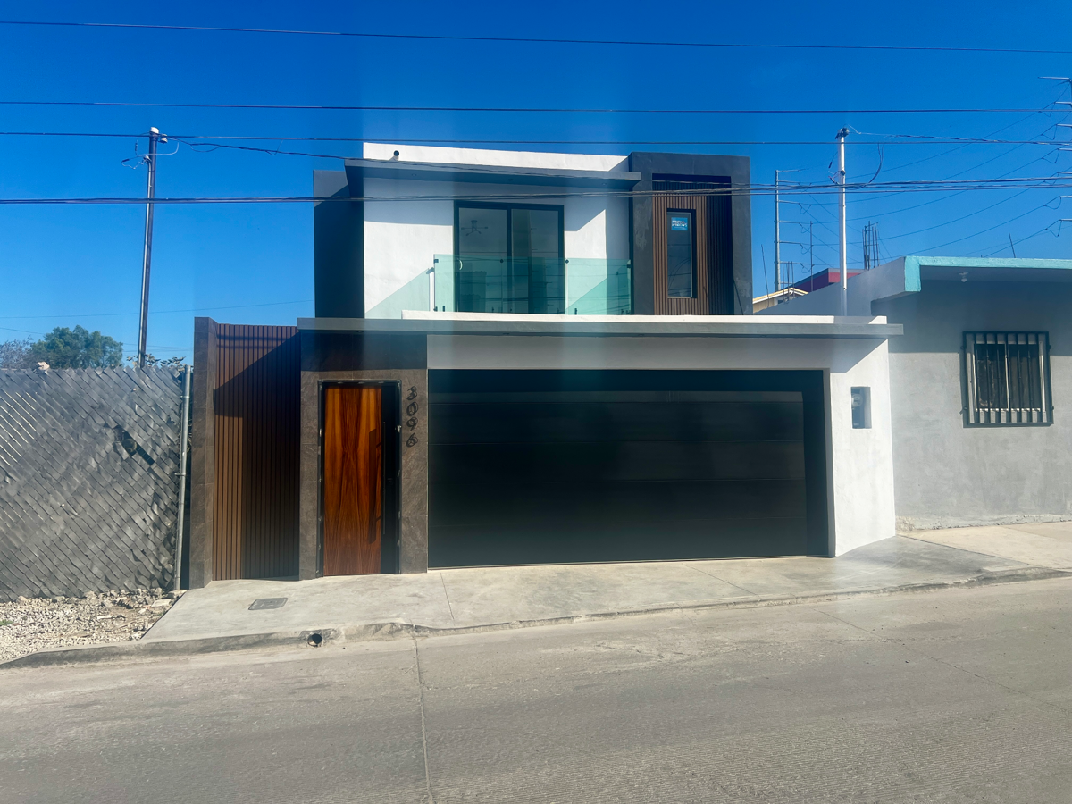 Casa en venta en Jardin Dorado, Tijuana — foto 1 de 17