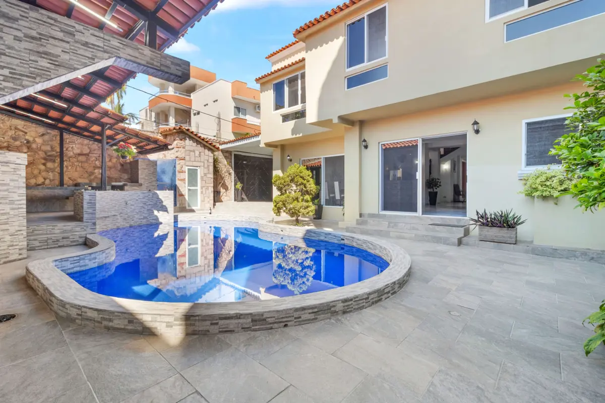 Casa en venta en Versalles, Puerto Vallarta — foto 1 de 49