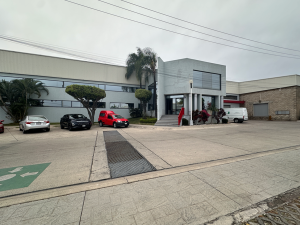 Bodega en renta en Balcones de la Cantera, Zapopan — foto 2 de 18