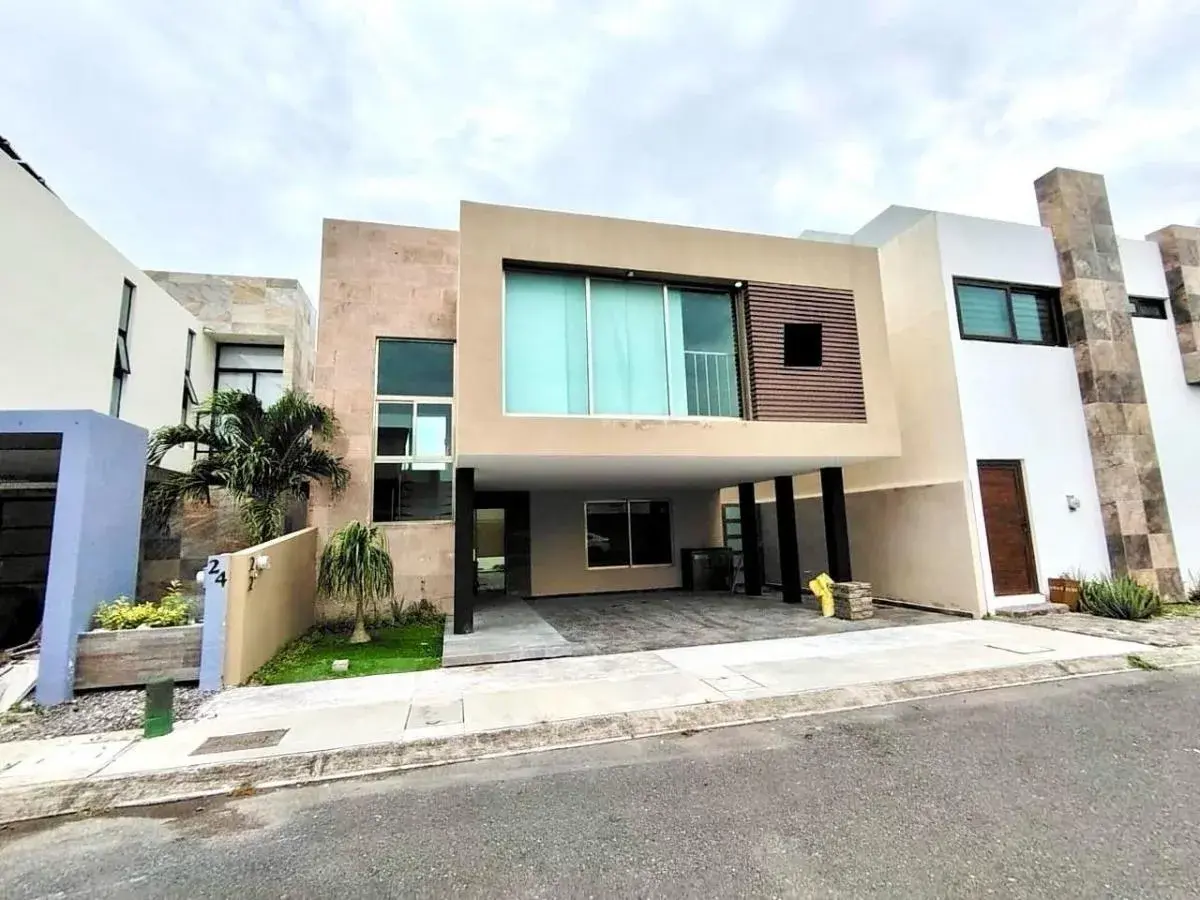 Casa en venta en Las Lomas Residencial, Alvarado — foto 1 de 20