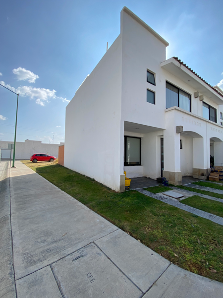 Casa en venta en Residencial San Marino, Irapuato, Guanajuato