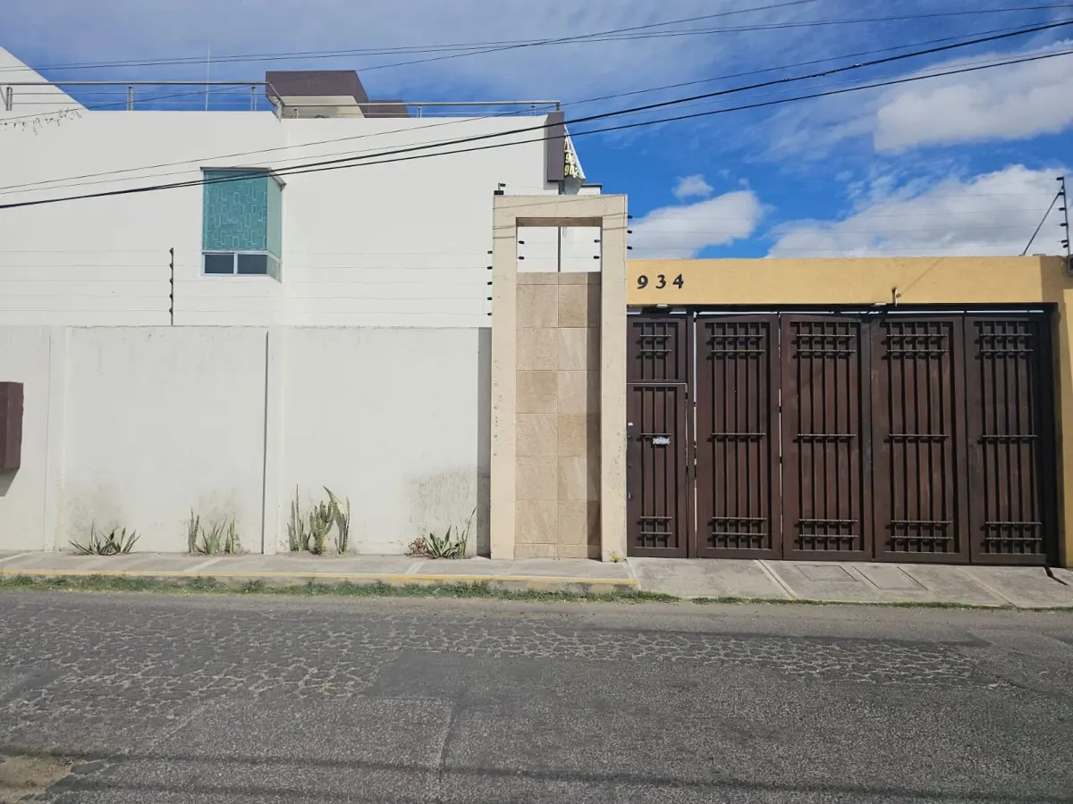 Casa en venta en Cholula de Rivadabia Centro, San Pedro Cholula — foto 1 de 38