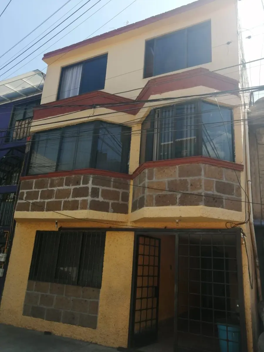 Casa en venta en Emiliano Zapata Fraccionamiento Popular, Coyoacán — foto 1 de 17