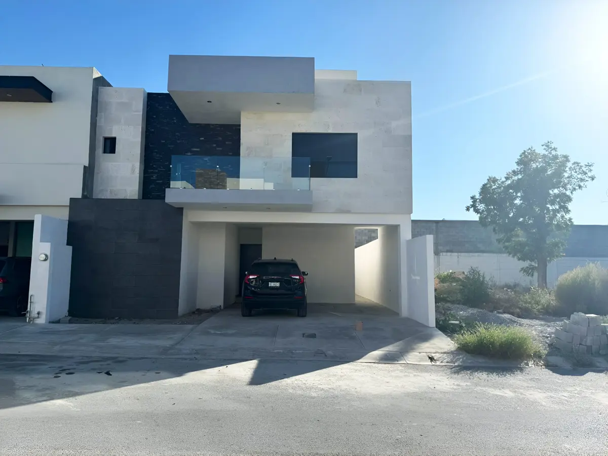 Casa en venta en Terrazas Residencial, Saltillo — foto 1 de 38