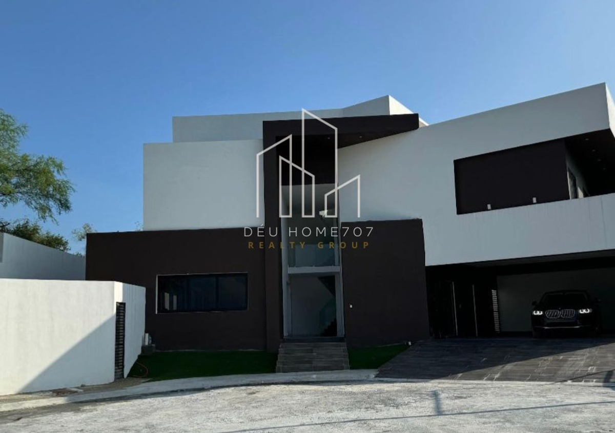 Casa en venta en Bosques de las Misiones Sector Encino, Santiago — foto 1 de 7