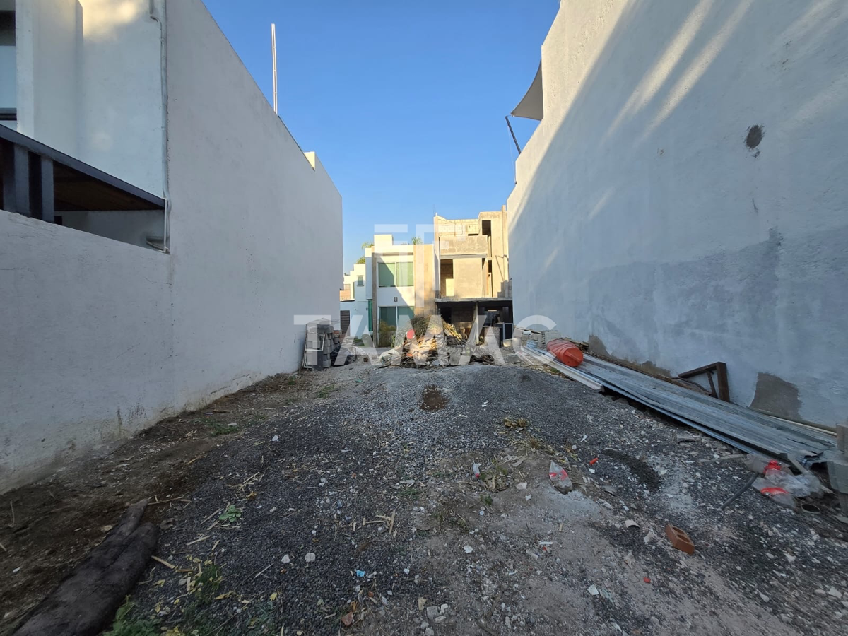 Terreno en venta en Jardines de Cuernavaca, Cuernavaca — foto 1 de 12