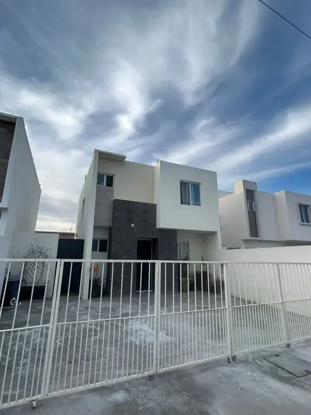 Casa en renta en Lomas del Valle II, Ramos Arizpe — foto 3 de 16
