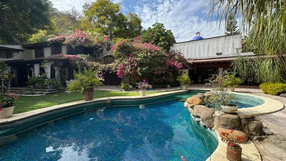 Casa en venta en La Cañada, Cuernavaca — foto 1 de 41