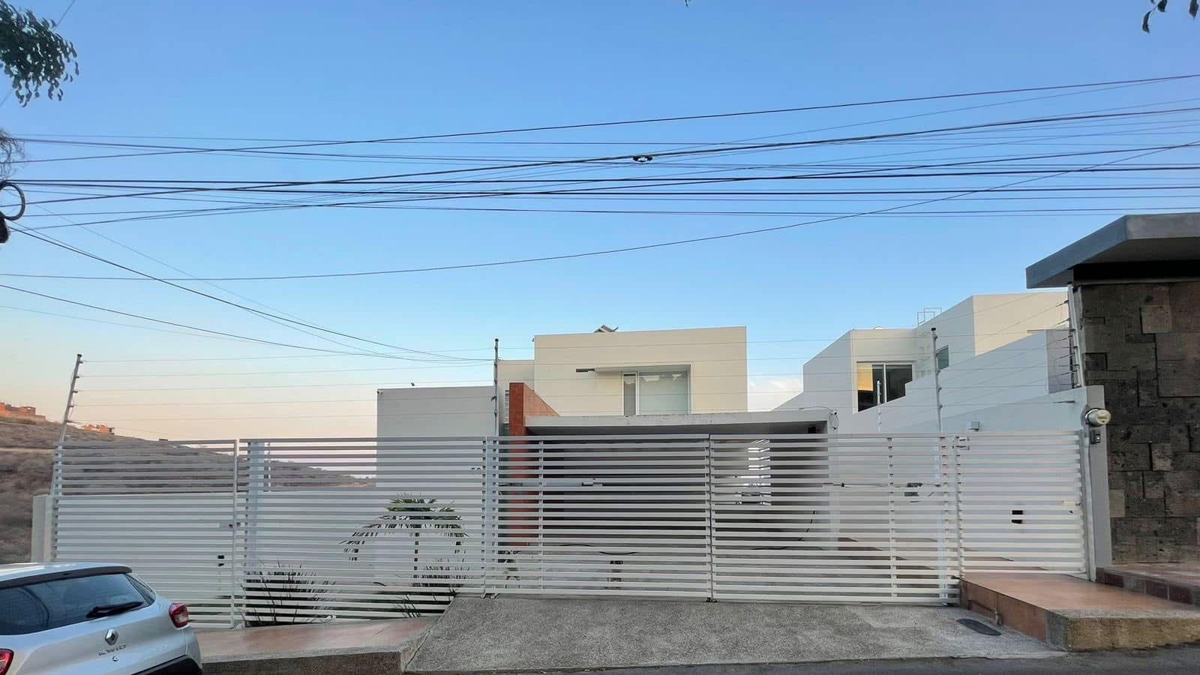 Casa en venta en Villas de Irapuato, Irapuato — foto 1 de 13