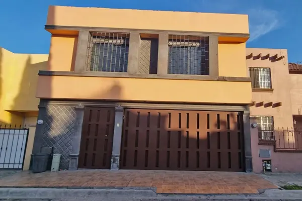 Casa en venta en Brisas Poniente, Saltillo, Coahuila de Zaragoza Casa en venta en Brisas Poniente, Saltillo, Coahuila de Zaragoza