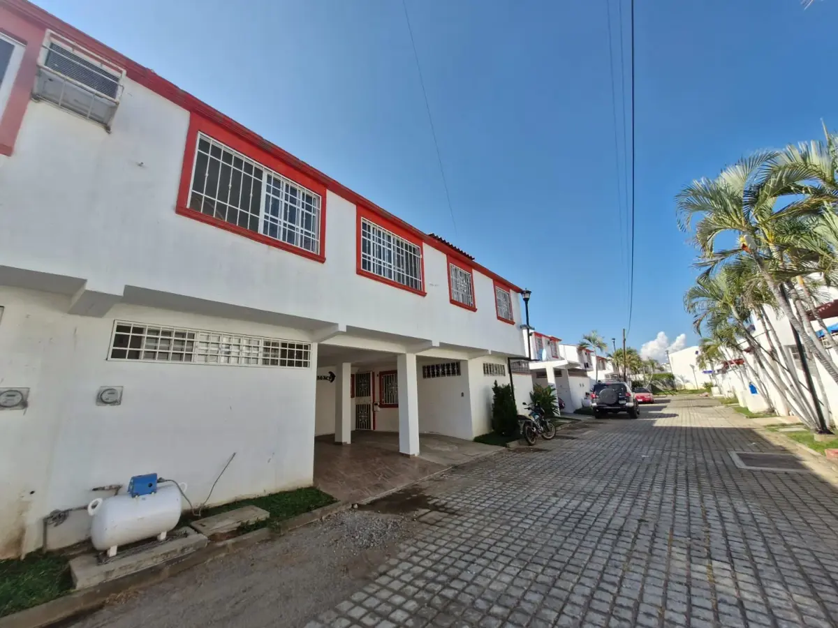 Casa en venta en Llano Largo, Acapulco de Juárez — foto 1 de 16