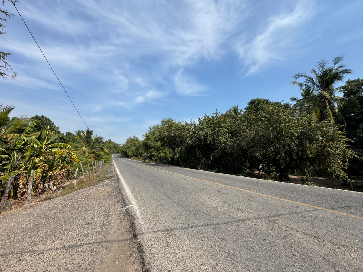 Terreno en venta en Guacamayas Comercial, Lázaro Cárdenas — foto 1 de 37