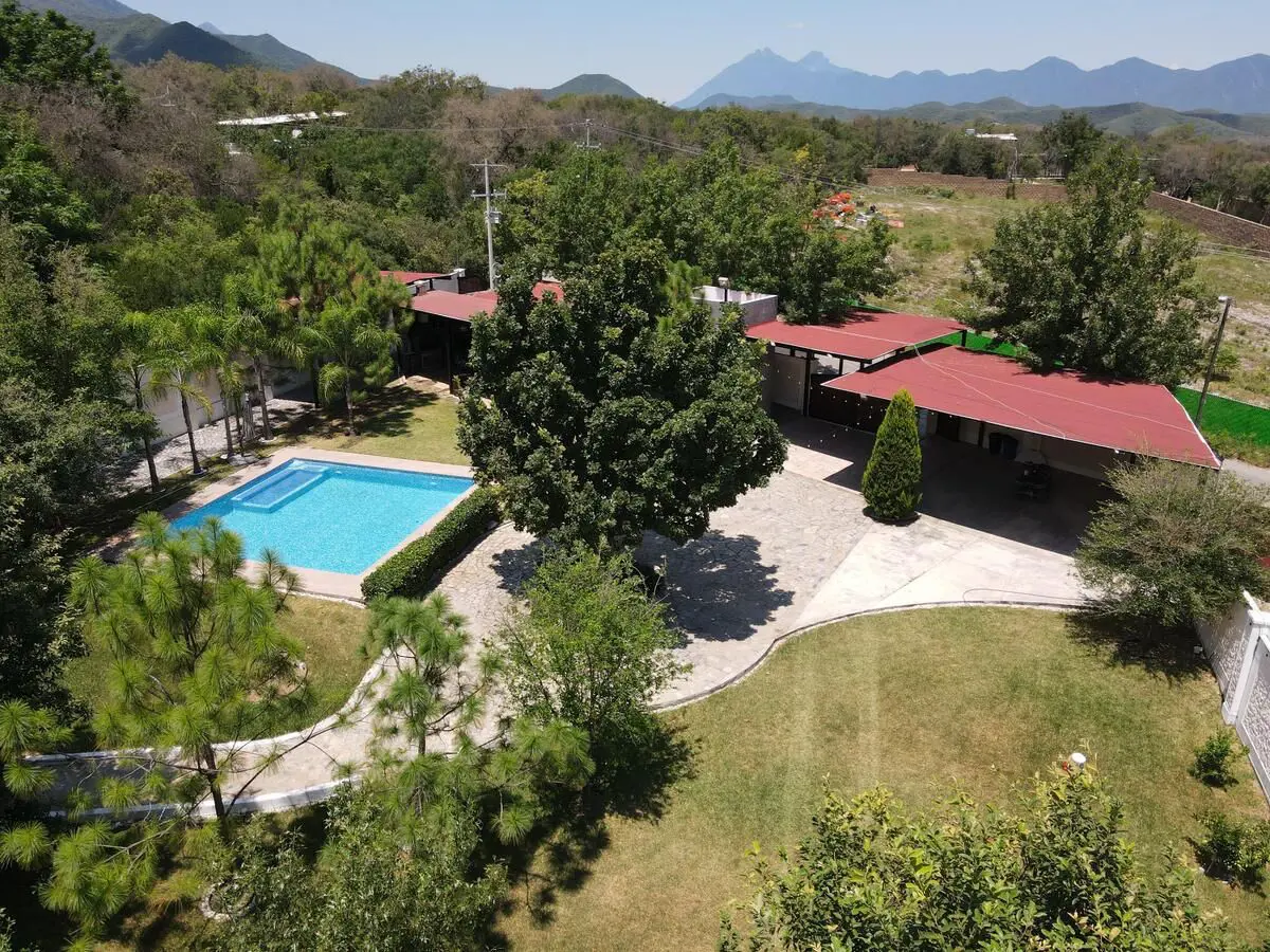 Quinta en venta en El Barrial, Santiago — foto 1 de 41