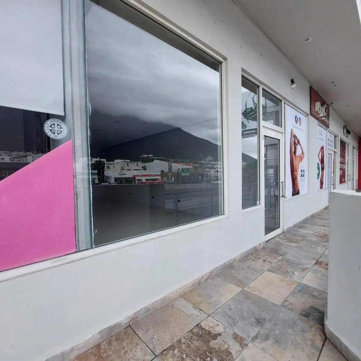 Local en renta en Cumbres Elite, Monterrey — foto 1 de 8