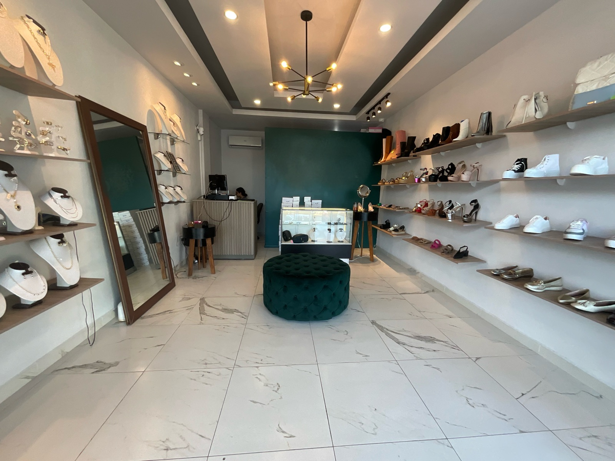 Local en venta en Alfonso Reyes, Monterrey — foto 1 de 9
