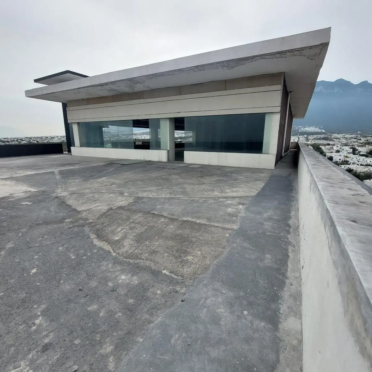 Local en renta en Cumbres del Sol, Monterrey — foto 1 de 25