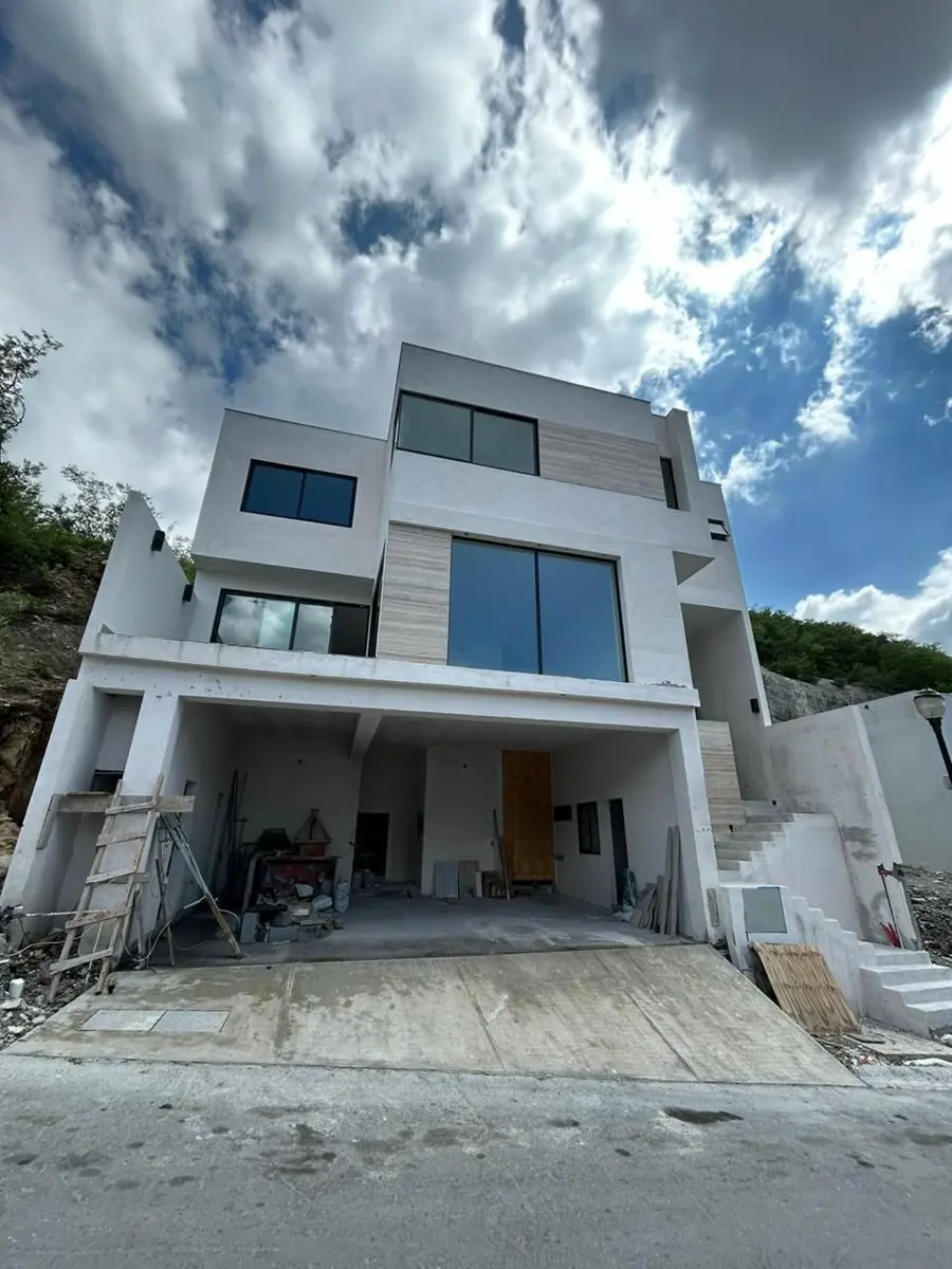 Casa en venta en Loma Bonita, Monterrey — foto 1 de 11