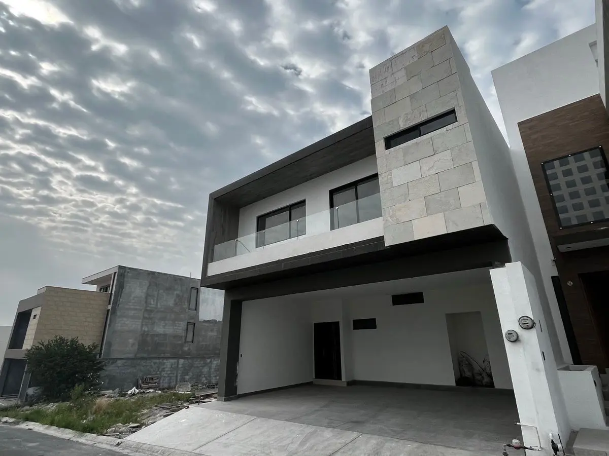Casa en venta en Santoral, García — foto 1 de 5