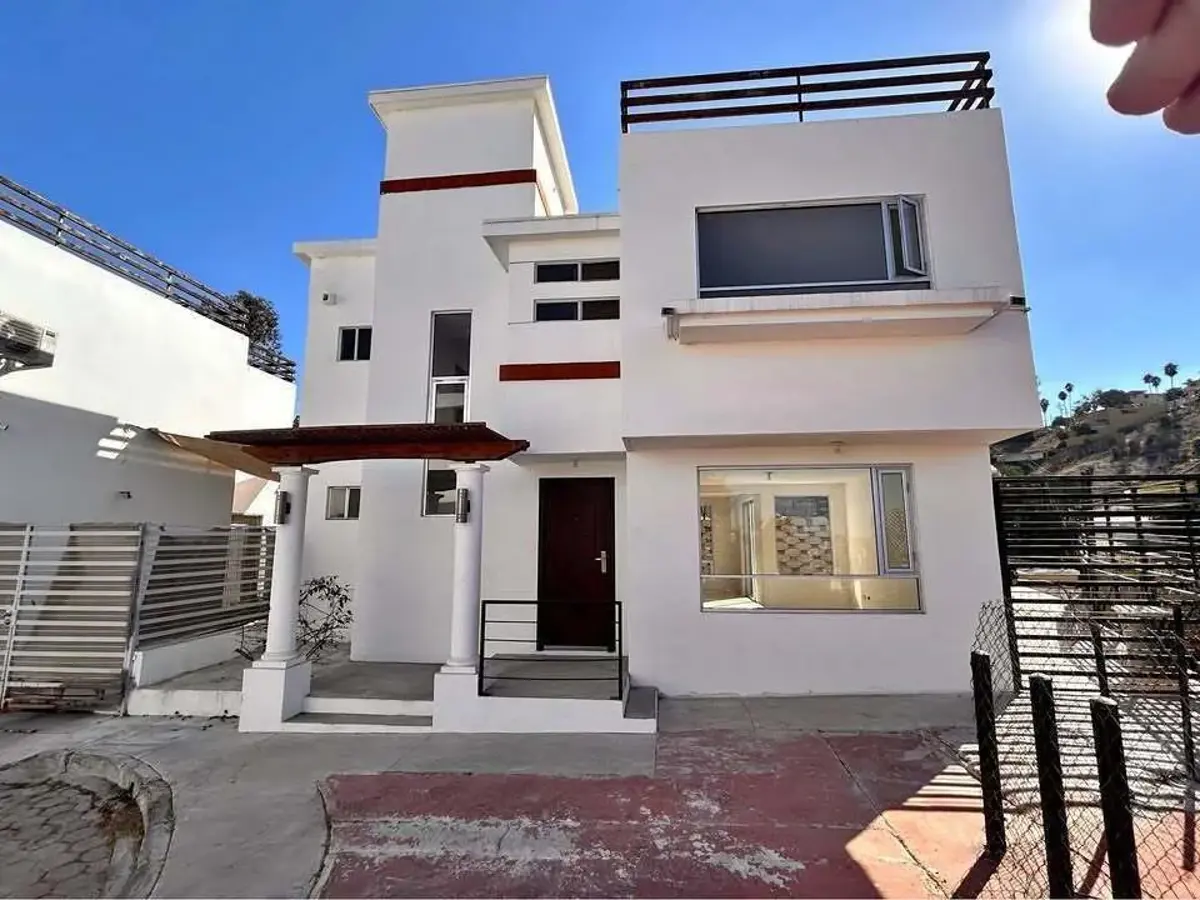 Casa en venta en Cubillas, Tijuana — foto 1 de 21