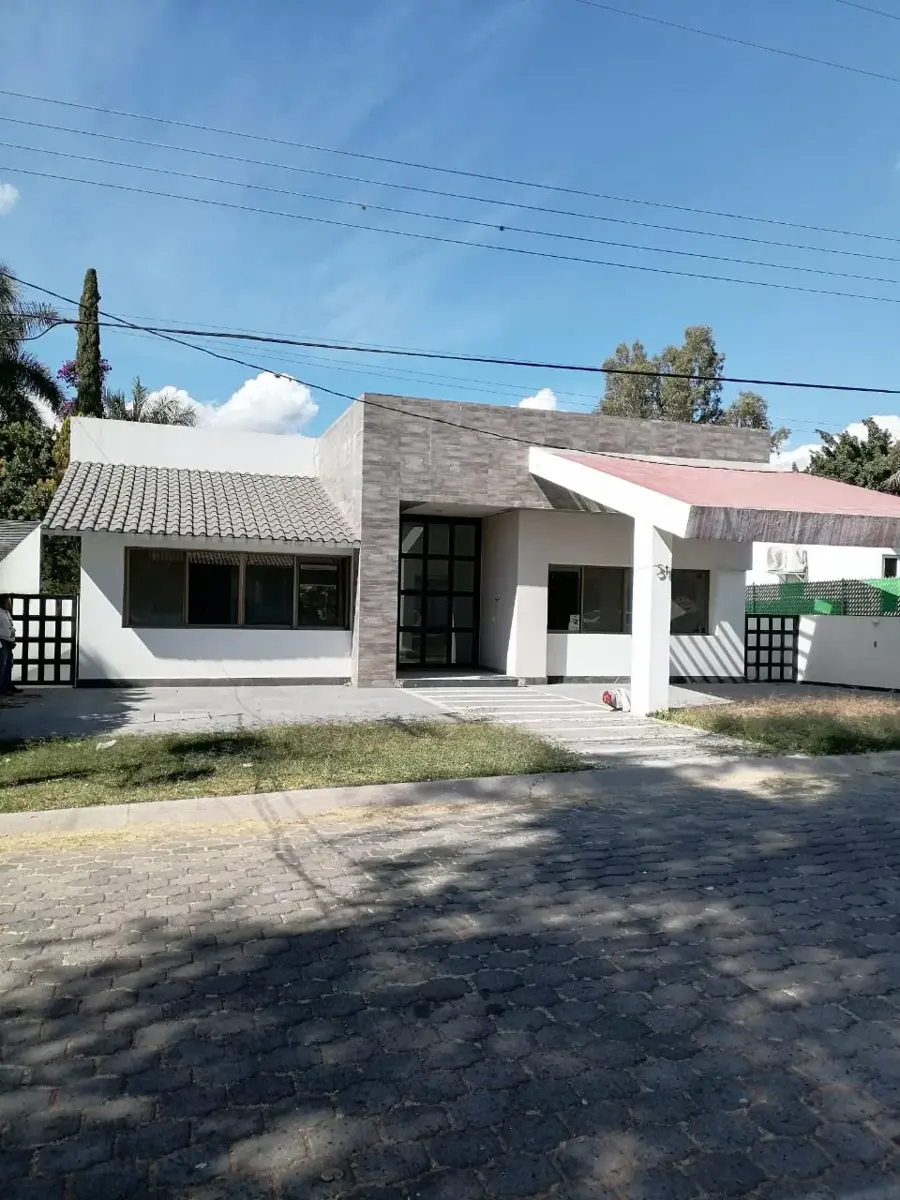 Casa en venta en Lomas de Cocoyoc, Atlatlahucan — foto 1 de 17