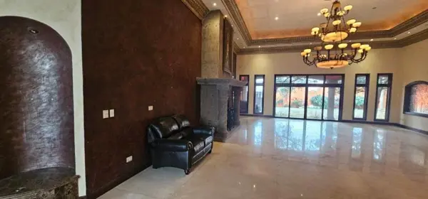 Casa en venta en Jardines de Versalles, Saltillo — foto 2 de 21