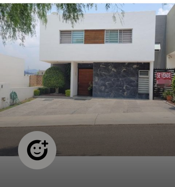 Casa en venta en Lomas de Juriquilla, Querétaro con acceso a servicios y amenidades