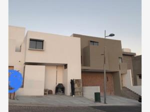 Casa en venta con vigilancia en Lomas de Juriquilla, Querétaro
