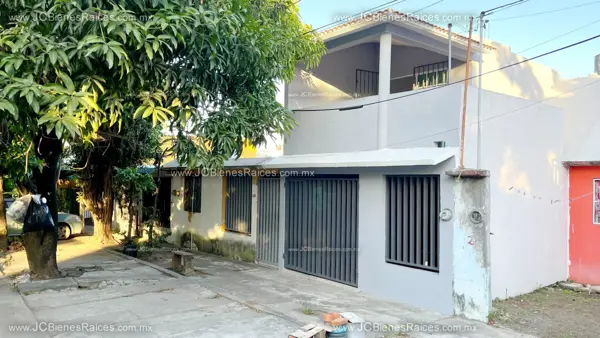 Casa en Venta, En Col. Valente Díaz, por $1,199,000.