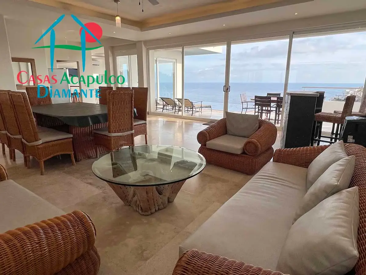 Casa en renta vacacional con terraza, alberca, asoleadero e increíbles vistas del mar Casa en renta vacacional con terraza, alberca, asoleadero e increíbles vistas del mar