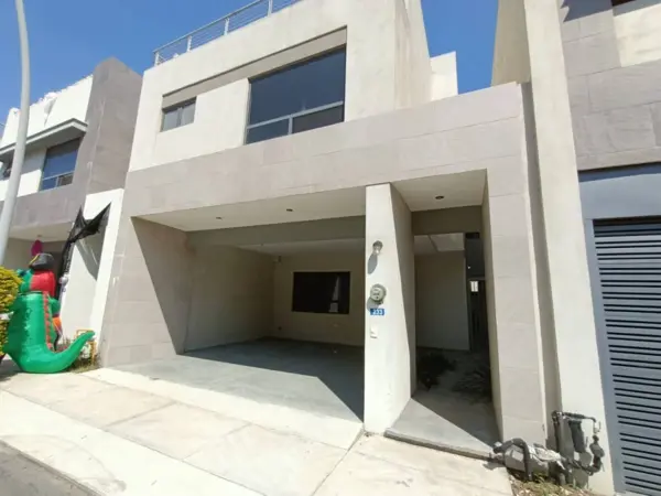Casa en venta en Cumbres Madeira, Monterrey — foto 2 de 15
