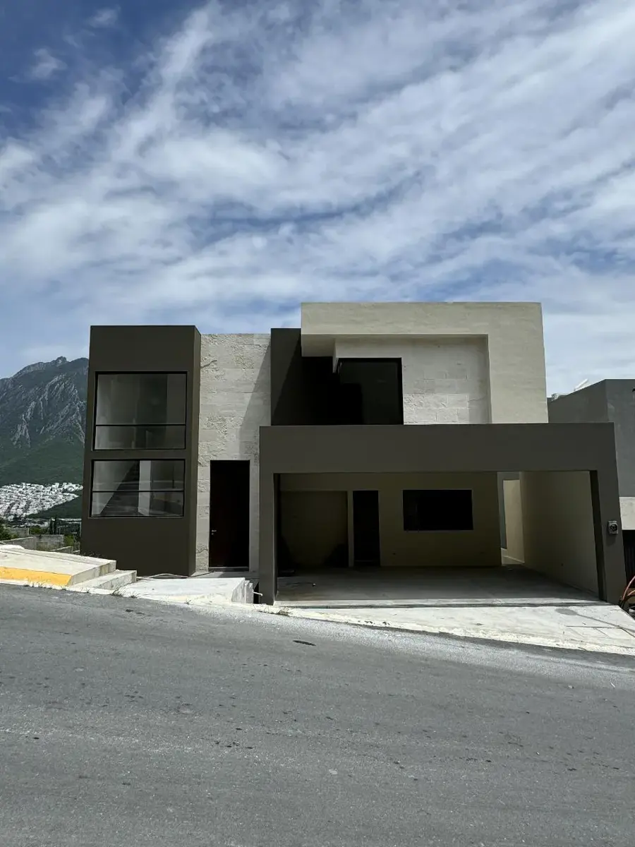 Casa en venta en Loma Bonita, Monterrey — foto 1 de 17