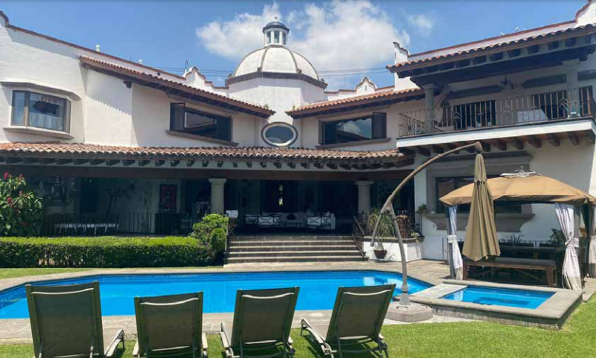 Casa en venta en Club de golf Tabachines, Cuernavaca — foto 1 de 28