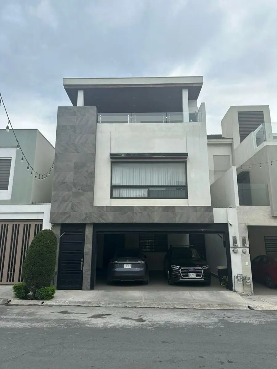 Casa en venta en Puerta de Hierro, Monterrey — foto 1 de 7