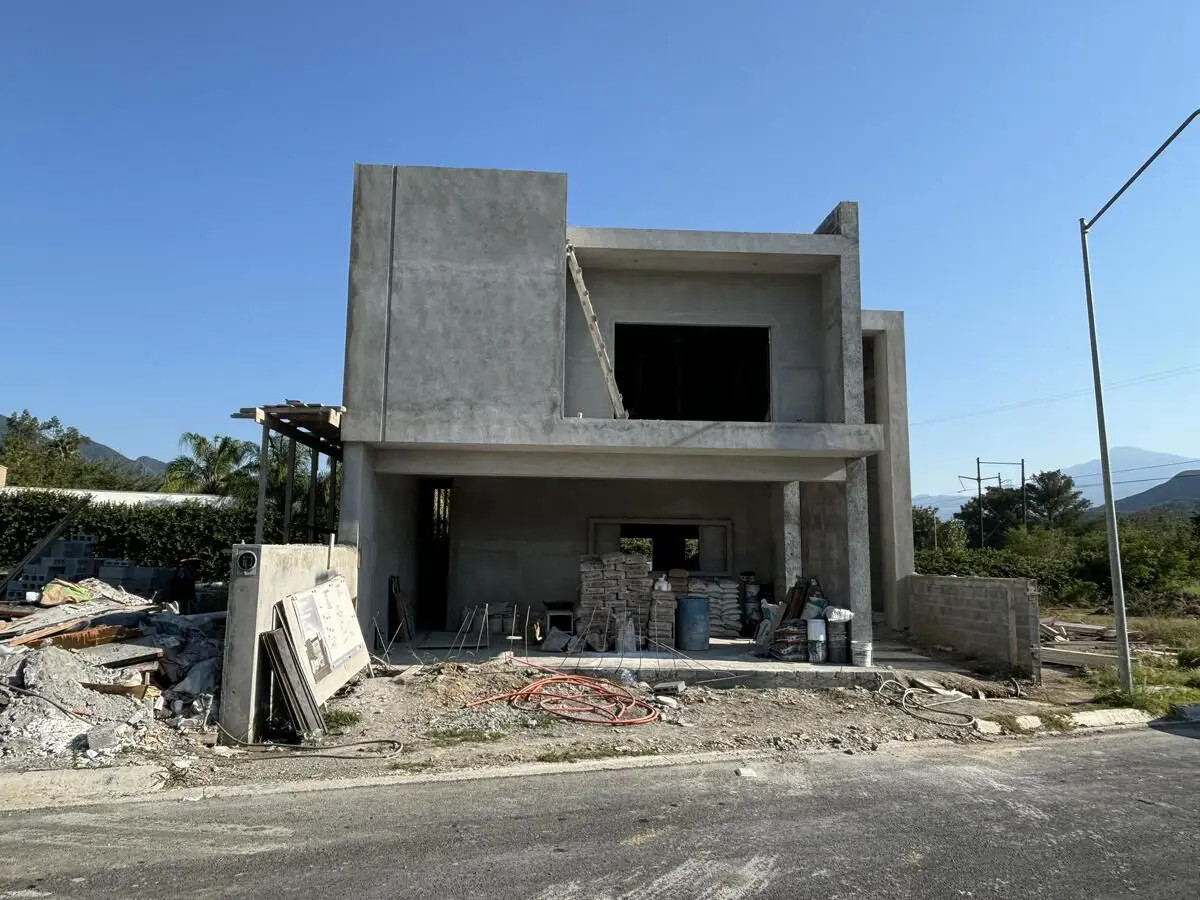 Casa en venta en Bosques de las Misiones Sector Encino, Santiago — foto 1 de 24