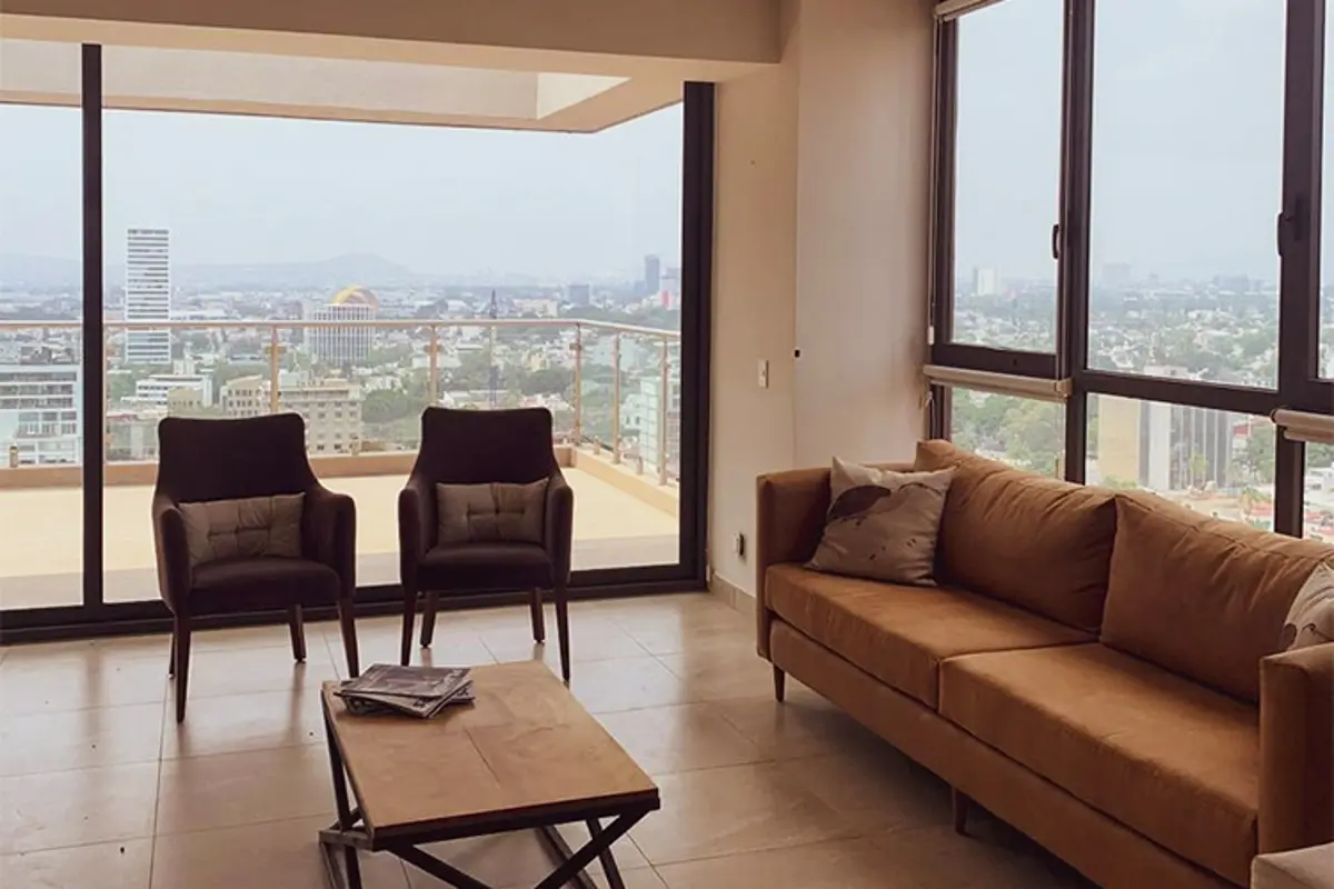Vista 3 de Penthouse en venta con un precio de OFERTA en Arcos de Vallarta, Guadalajara