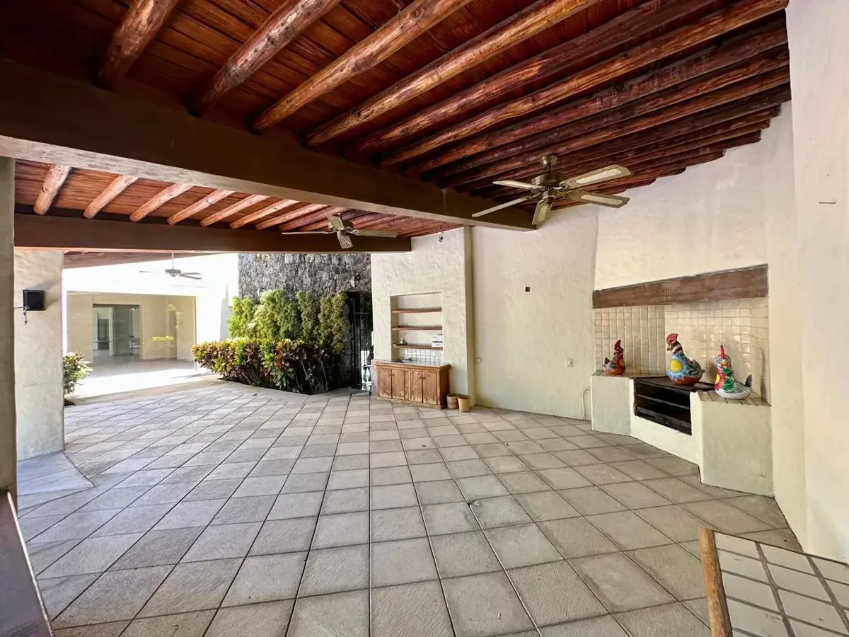 Casa en venta en Club de golf Tabachines, Cuernavaca — foto 1 de 15