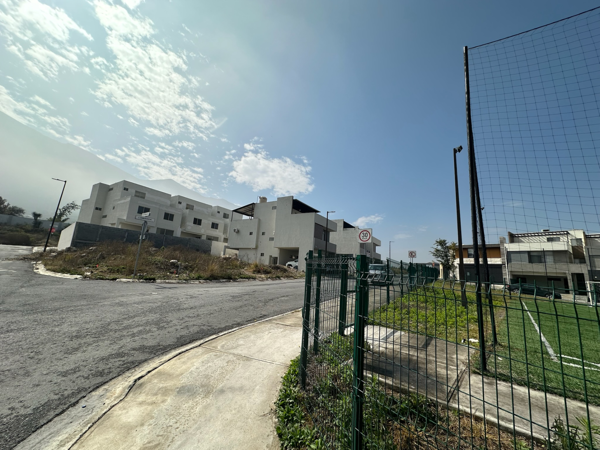 Terreno en venta en Porto Cumbres, García — foto 2 de 12