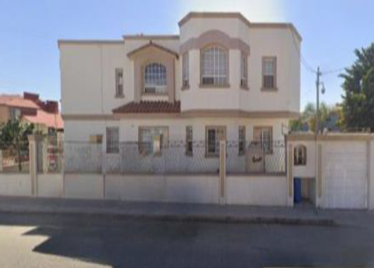 Casa en venta en Valle Dorado, Ensenada — foto 1 de 8